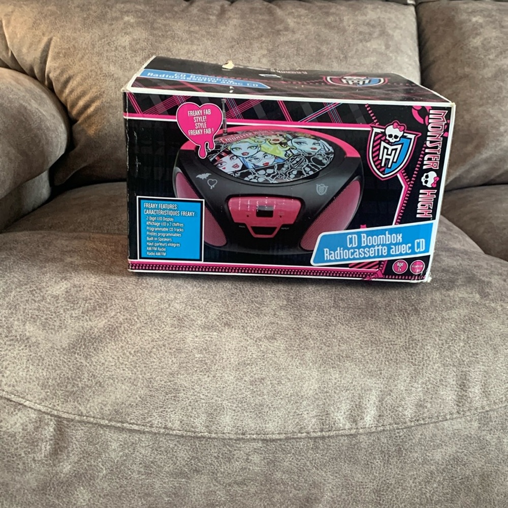 Monster High Cd player boombox am/fm radio Rare